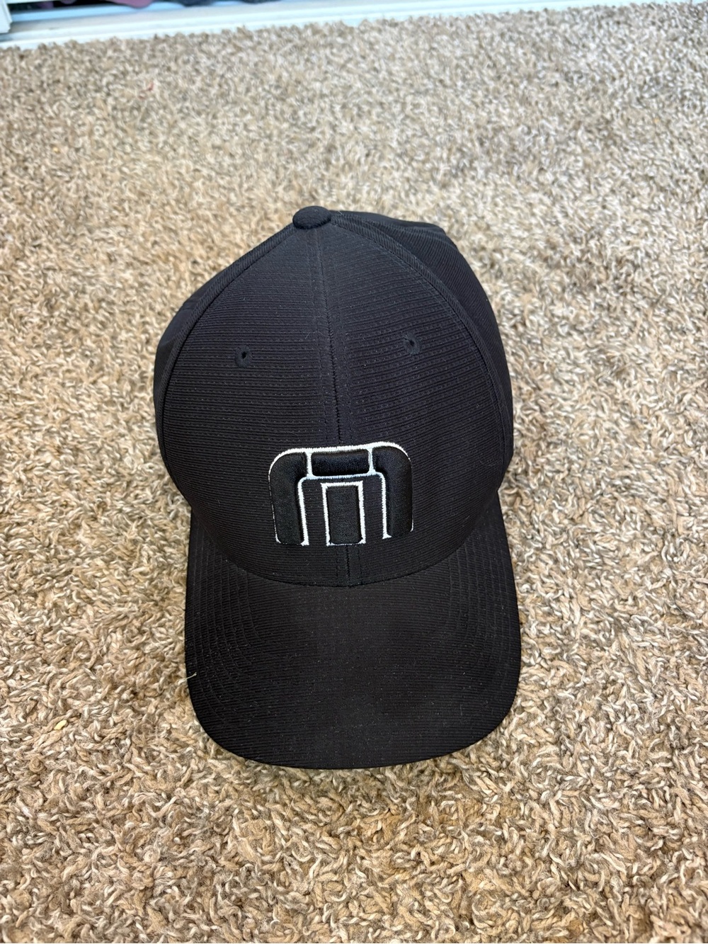 Travis Mathew Hat Cap Fitted Mens Medium Black Flexfit Golf Logo Stretch L/XL - Picture 2 of 7